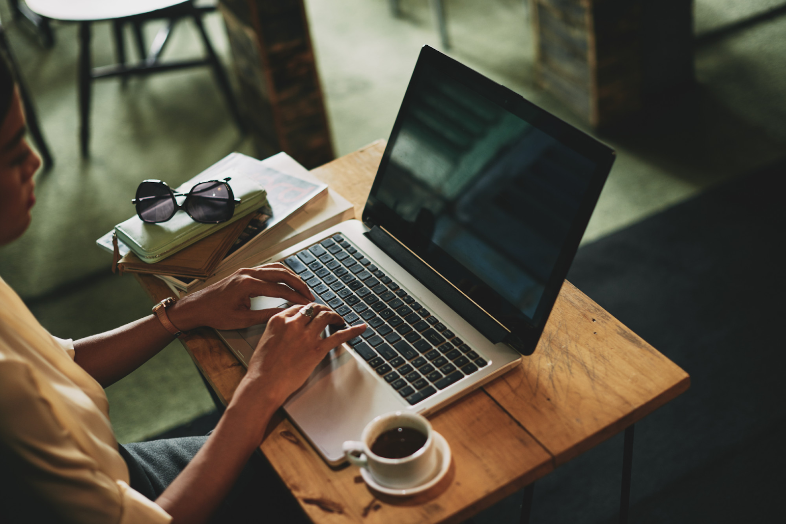 Freelancer working on a computer at a coffee shop