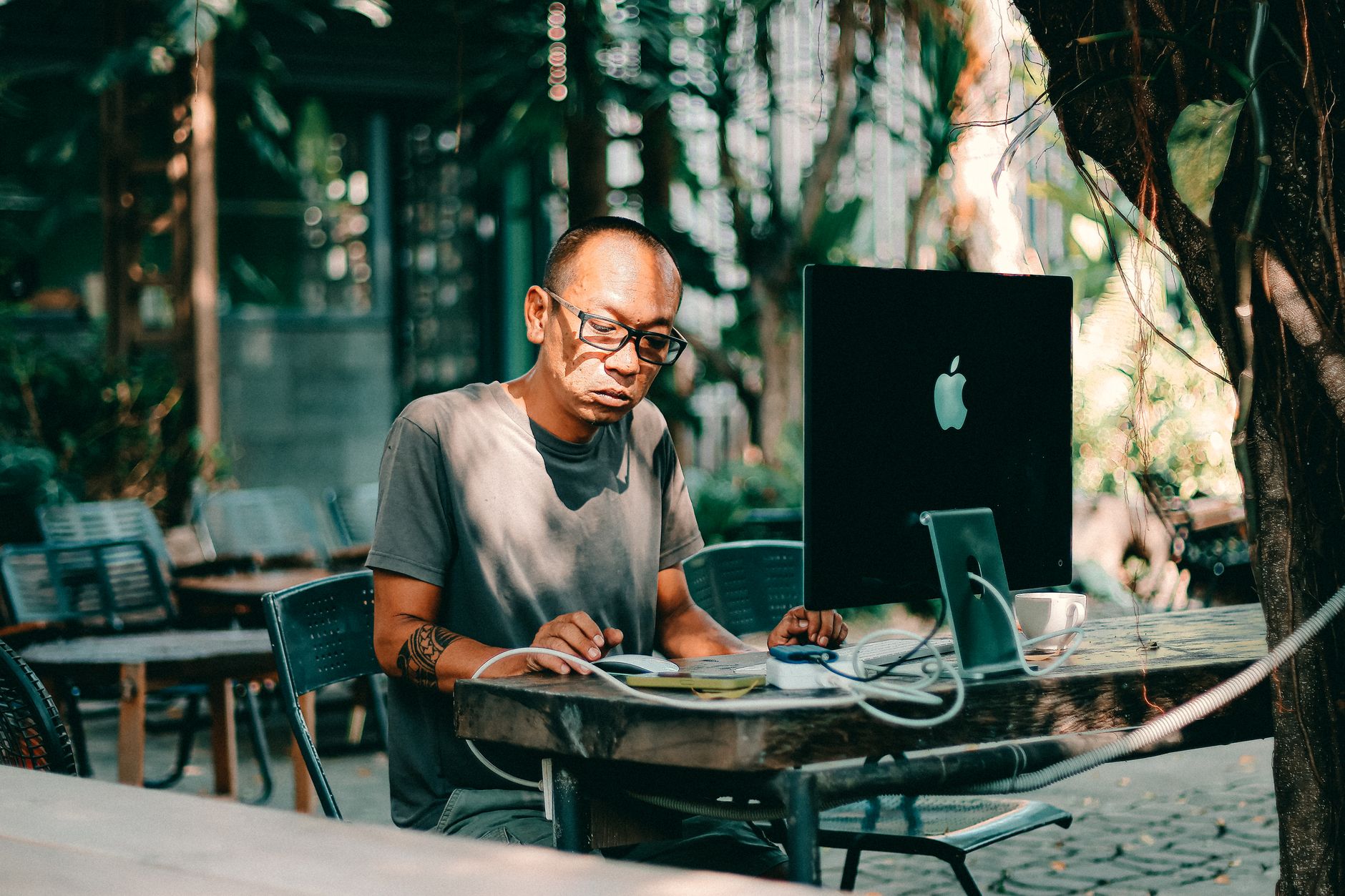Freelancer organizing a client proposal workflow